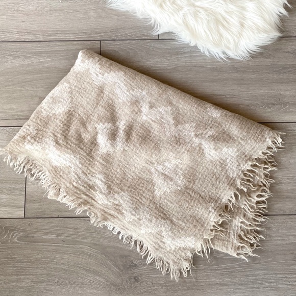 Aritzia Accessories - ARITZIA Wilfred Diamond Mosaic Blanket Scarf